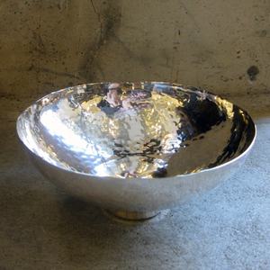 Bol en fonte d'aluminium fait à la main, parfait pour la décoration de table d'intérieur moderne avec une finition métallique de qualité supérieure et durable - Product Image 2