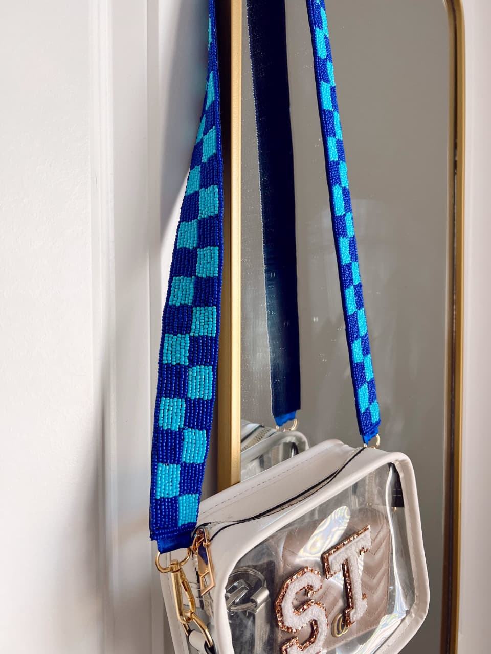 สีน้ำเงินและสีฟ้าอ่อน