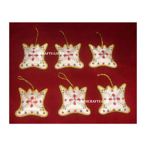 Adornos Navideños Colgantes Hechos a Mano de Alta Calidad con Diseño Personalizado de Bordado Zari con Cuentas - Product Image 1