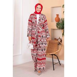 Hijab de viscosa roja con estampado étnico, conjunto modesto de 2 piezas - Product Image 1