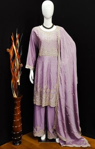 Toutes saisons spécial belle broderie motif unique point Anarkali Style trois pièces Salwar Kameez de Shree exportations indiennes - Product Image 3