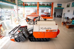 Cosechadora de Arroz Kubota DC70 Pro Diésel, Eficiente en Consumo de Combustible, para Agricultura - Product Image 2