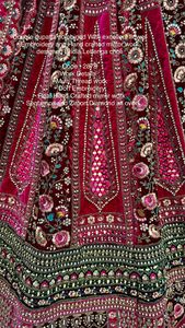 Terciopelo de diseñador con bordado múltiple pesado Nupcial Lehenga Choli Fabricante DE LA India al precio más bajo - Product Image 3