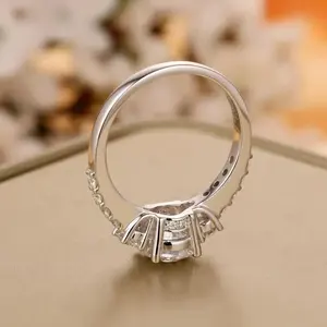 Anillo de Boda de Plata 925 con Diamante Moissanita, Corte Redondo, para Mujer - Product Image 4