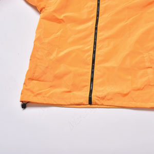 Veste Softshell de sport unisexe personnalisée coupe-vent imperméable à l'eau avec fermeture à glissière coupe-vent léger et respirant pour la chasse en plein air - Product Image 4