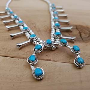 JEANETTE YAZZIE SLEEPING BEAUTY TURQUOISE SQUASH BLOSSOM COLLIER ENSEMBLE Pendentif en argent sterling 925 Joli PENDENTIF - Product Image 3