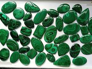 Lot de cabochons en malachite naturelle polie pour la fabrication de bijoux - Product Image 6