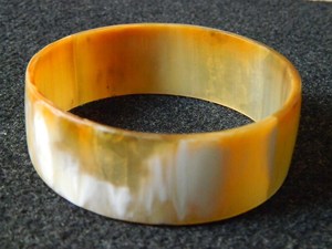 กำไลข้อมือแฟชั่นทำจากเขาควายแท้คุณภาพสูงสำหรับผู้หญิง ดีไซน์งานฝีมือที่เป็นเอกลักษณ์ ผลิตโดยโรงงานในอินเดีย เหมาะสำหรับโอกาสพิเศษ - Product Image 3