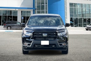 Usado en perfecto estado 2024 Honda Ridgeline Black Edition AWD con asientos de cuero Interior oscuro - Product Image 2