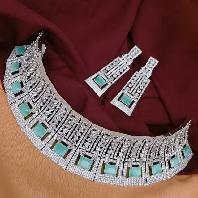 ทะเลสีเขียว