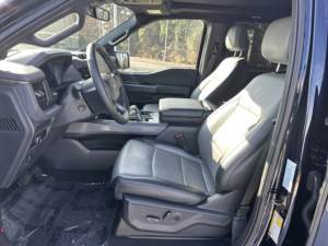 Ford F-150 Lightning LARIAT 2024 Usada en Buen Estado - Product Image 5