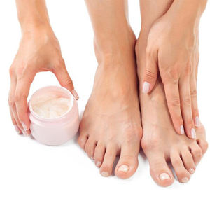 Crème exfoliante pour les pieds de 50ml la plus vendue conçue pour nourrir et rafraîchir les pieds secs et les talons fissurés - Product Image 4