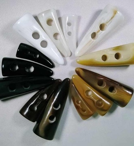 Bascules en corne de buffle classiques faites à la main pour jeans et manteaux Bascules en corne naturelle avec technique de polissage Logo décoration fabriquée en Inde - Product Image 6