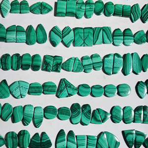 AAA + เกรด Malachite คู่ cabochon. อัญมณีหลวมผสมรูปร่างและขนาดต่างหูคู่มรกตอัญมณี - Product Image 1