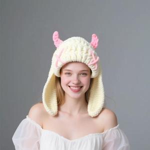Bonnet tricoté chaud unisexe 100% acrylique, fait main, avec grandes oreilles de lapin et mignonnes cornes de diable, idéal pour l'hiver et la plage - Product Image 6