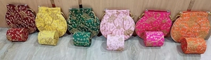 Bolsas de Potli bordadas doradas hechas a mano indias para mujer, bolsas de regalo de devolución, recuerdo de boda, recuerdo de Mehndi - Product Image 2