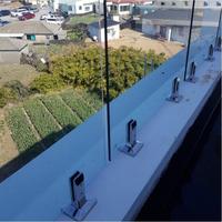 Systèmes de balustrades en verre certifiés pour zones à fort trafic, pour les lieux publics