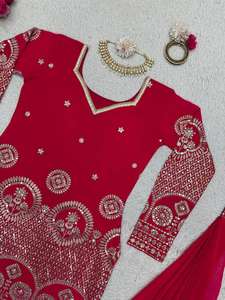 Nouveau concepteur de vêtements de fête et de mariage Faux Georgette séquence lourde broderie haut de travail et Sharara avec travail lourd Dupatta - Product Image 3