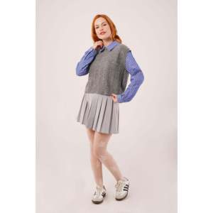 Suéter de Punto Gris para Mujer Lustrin con Cuello Camisero Elegante y Detalles en las Mangas, Corte Estándar, Top Pullover al por Mayor - Product Image 5