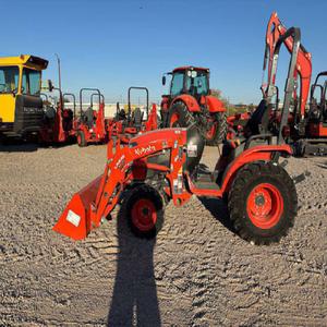 Tracteurs Mini Kubota B2301 fiables, conçus pour soutenir les travaux agricoles, d'aménagement paysager et utilitaires avec une puissance constante - Product Image 2