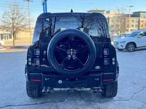 Defender 90 Diesel V8 AWD Noir 2024 d'occasion avec toit ouvrant, climatisation multizones, démarrage à distance, sièges en cuir, jantes alliage R17, conduite à gauche - Product Image 4