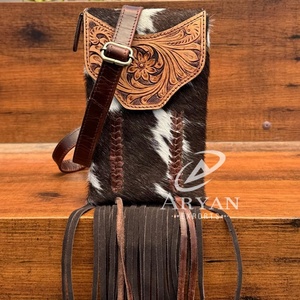 Sac à bandoulière personnalisé en cuir usiné à la main avec franges pour téléphone portable pour femmes avec sangle détachable - Product Image 1