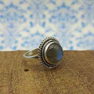 Bague personnalisable en argent sterling 925 faite à la main avec diamants fins en labradorite créée en laboratoire pour les fêtes et les mariages - Product Image 1