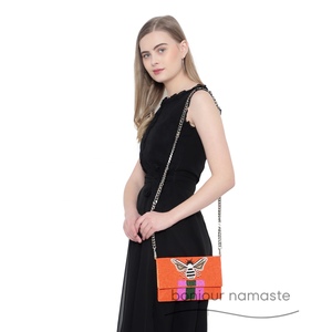 Pochette Vintage Arancione per Donna con Ricamo a Ape e Perline Verdi |   Borsa da Sera Artigianale |   Vendita all'Ingrosso di Abbigliamento Boutique di Moda - Product Image 2