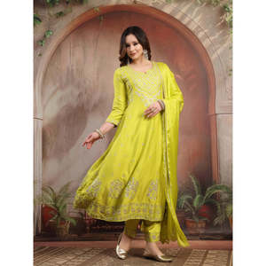 ชุดเดรสงานแต่งงานแบบอานาร์กาลีปักลายสีเขียวมะนาวสำหรับผู้หญิง พร้อมผ้าคลุมไหล่ - Product Image 3