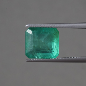 Esmeralda Natural Suelta (Panna) al Mejor Precio, Corte Octogonal, Verde, 4.90 Quilates, Encerada/Enlazada, Ligera, IGI, 6mm - Product Image 1