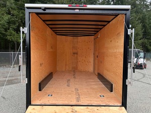Nouvelle remorque de transport de voitures fermée en aluminium Stealth 8.5X24 2026, capacité de charge 2001-3000 kg, à vendre - Product Image 2