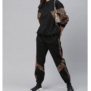 Ensemble de survêtement long en molleton pour femmes, personnalisé, hiver, uni, lavé, haut court, 2 pièces, haute qualité, vente en gros - Product Image 4