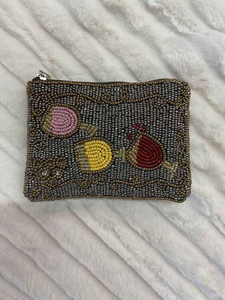 Monedero grande hecho a mano para mujer, con diseño de árbol y flores, bordado con cuentas de semillas, con cierre de cremallera, de la India. - Product Image 6