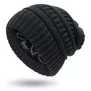 Vente en gros de bonnet chaud d'hiver en tricot unisexe multicolore uni avec logo personnalisé - Product Image 2