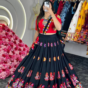 ชุดแต่งกายสำหรับงานเทศกาลดีไซน์ใหม่งานปักผ้าเรยอนชิเนตตาและงานกระจกที่แท้จริงของผ้าใบ Patta กับ Cancan lehenga และ choli พร้อมด้วย dupatta - Product Image 1