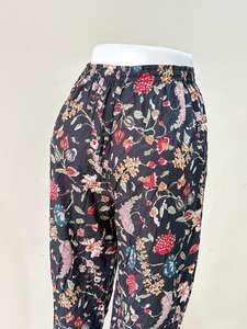 ชุดนอนผ้าฝ้ายพิมพ์ลายดอกไม้สำหรับผู้หญิงสีดำกับชุดนอนแบบลำลองกางเกงผ้าฝ้ายทรงตรง - Product Image 2