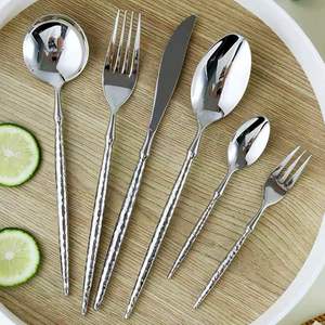 Ensemble de couverts en métal résistant aux rayures, idéal pour les repas quotidiens, offrant durabilité, hygiène, style, confort et excellentes performances. - Product Image 6