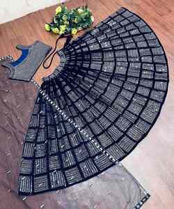 Vente en gros de perles de pierre lourde en soie brodée Lehenga Choli Dupatta Tenue de soirée nuptiale pour femmes comprenant un chemisier à broder - Product Image 4