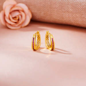 Boucles d'oreilles pendantes en or Coral Gleam - Ensemble de créoles et de huggies tendance - Product Image 1