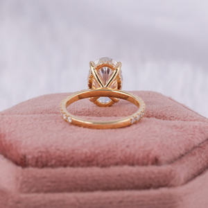 Anillo de compromiso de diamante cultivado en laboratorio de corte ovalado de 3,0 quilates con piedras de acento glamuroso en anillo chapado en oro amarillo de 14KT - Product Image 5