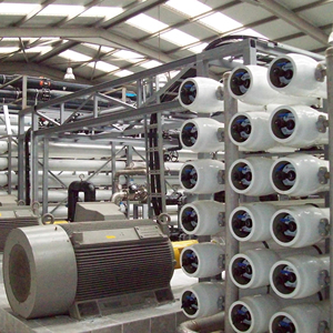 Planta de Desalinización de Agua de Mar por Ósmosis Inversa (SWRO) AKTIFPAK, Sistema de Ósmosis Inversa de Alta Eficiencia, 5000L/Hora, 1 Año de Garantía, Fabricado en Estambul - Product Image 1