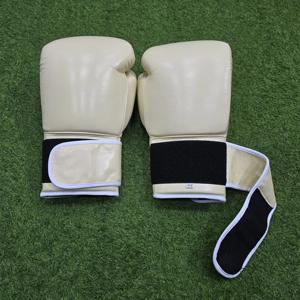 Gants de boxe en cuir de qualité supérieure les plus vendus avec poignées pour la pratique des arts martiaux - Product Image 1