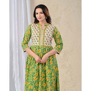 Ensemble Kurta et pantalon en coton imprimé vert Jaal, style de vêtements américain - Product Image 1