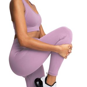 Ensemble de yoga pour femme en polyester et élasthanne respirant et à séchage rapide, avec débardeur extensible et leggings de compression, vêtements personnalisés OEM - Product Image 4