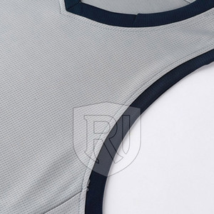 Uniforme de baloncesto para hombre de la mejor calidad, conjunto transpirable de poliéster 100% fabricado en Pakistán - Product Image 4