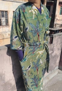 Femmes vert velours col en v manches longues genou longueur Animal imprimé doux Kimono Robe maison porter vêtements de détente cordon vêtements de nuit - Product Image 3