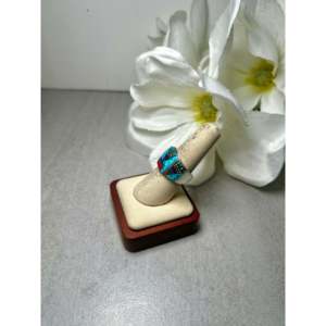 Anillo de Plata de Ley con Turquesa Multicolor y Patrón Geométrico de Platino, Joyería Fina Navajo, Talla 7.5, para Uso Diario - Product Image 3
