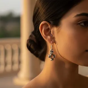 Pendientes de Cuarzo Ahumado Chapados en Oro de 18K para Mujer - Diseño de Perla de Agua Dulce y Flor - Product Image 1