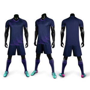 Venta al por mayor Impresión digital 100% Poliéster Cuello en V Uniforme Kit Camisetas de fútbol Reversible Jersey y pantalón Uniforme de deportes al aire libre - Product Image 2