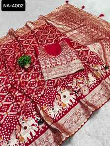 Les plus belles femmes portent des collections de saris en soie Banarasi pour la saison des mariages Vêtements téraditionnels indiens pour femmes - Product Image 3